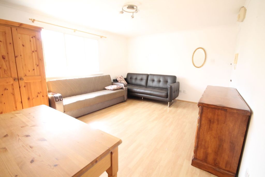 Studio for saleKilberry Close, Isleworth TW7 photo 5