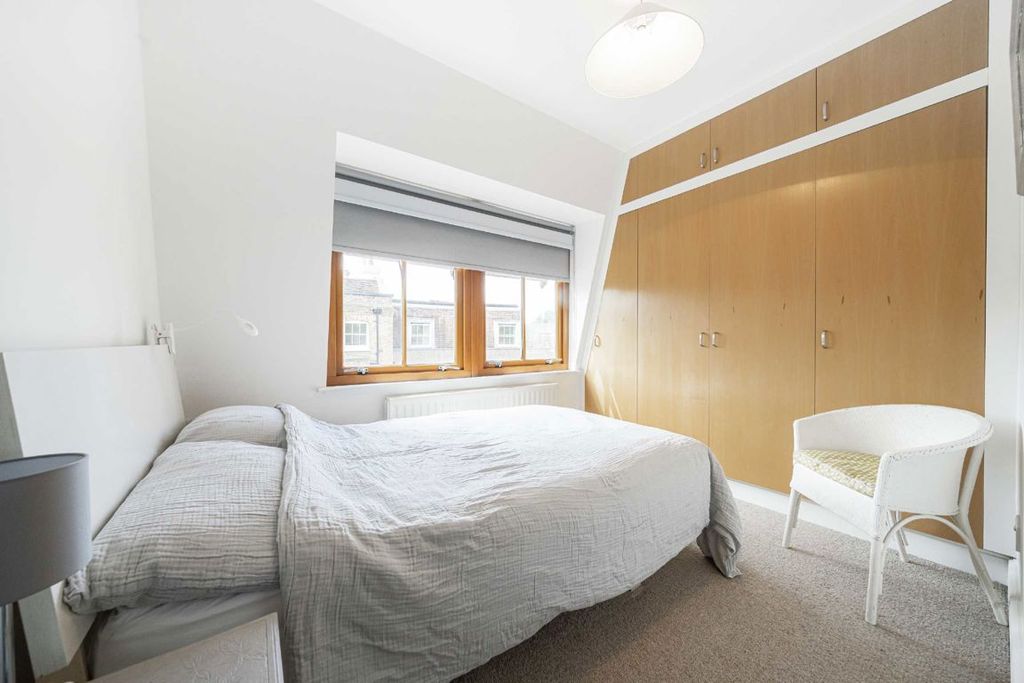2 bed flat for saleLower Square, Old Isleworth TW7 photo 5