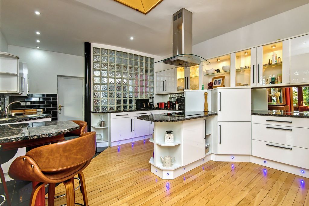 Additional image 6 of 4 bed semi-detached house for saleLoughborough Road, Kirkcaldy KY1