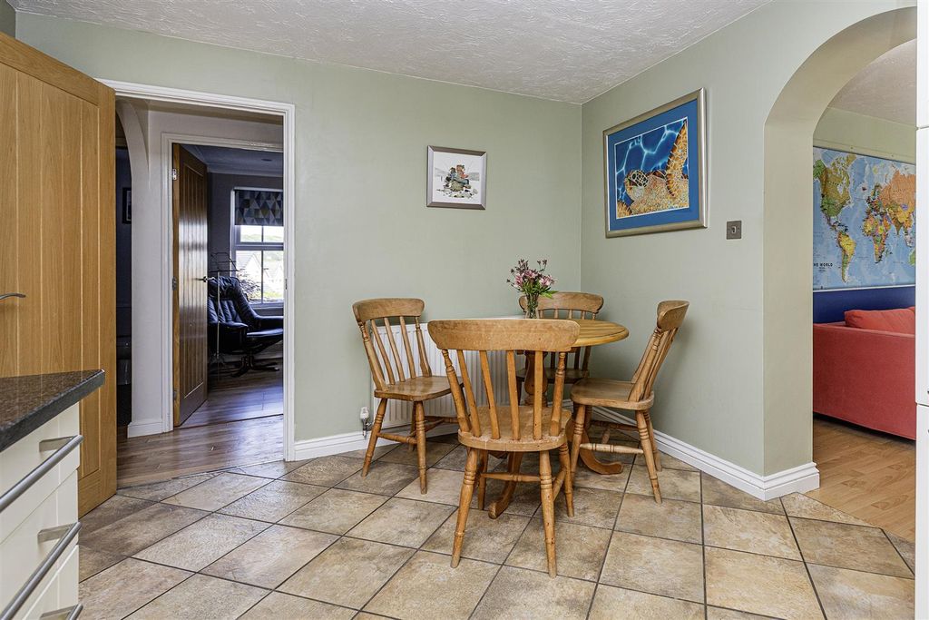 Additional image 16 of 5 bed detached house for saleWhitebeam Park, Birkby, Huddersfield HD2