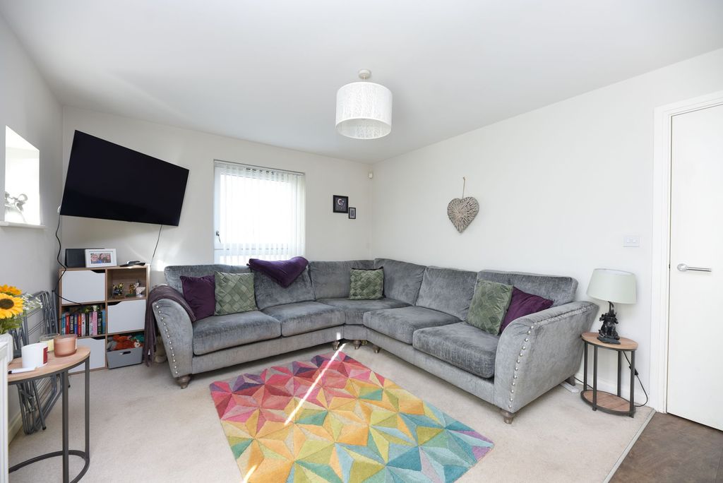 2 bed flat for saleBrookside, Park Square Brookside PE29 photo 2