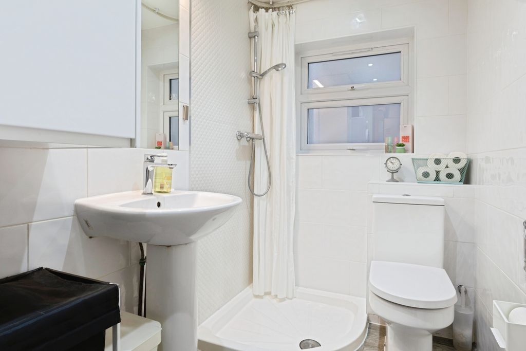Additional image 15 of 2 bed flat for saleWellesley Road, Ilford IG1