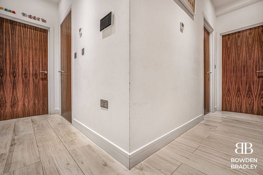 Additional image 9 of 3 bed flat for saleCranbrook Road, Ilford IG1