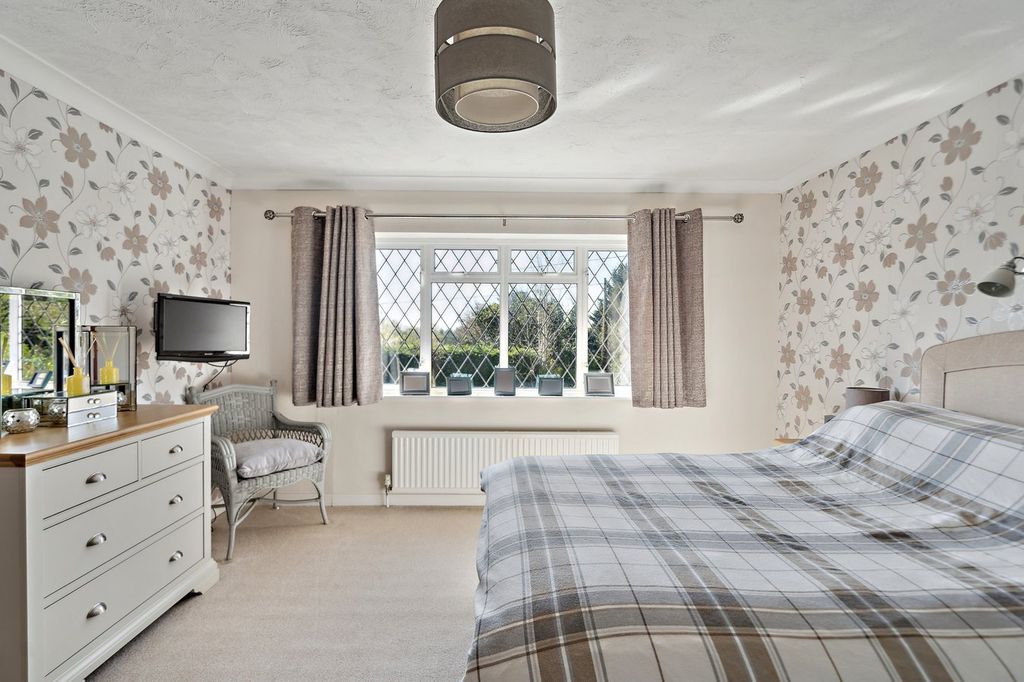 Additional image 8 of 5 bed detached house for saleNorwood Lane, Iver SL0