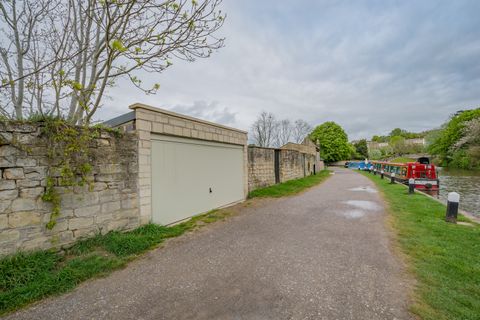 Caroline Buildings, Bath BA2, Parking/garage to rent