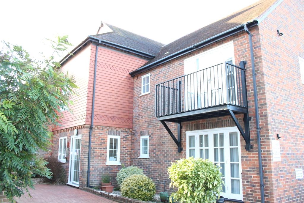 1 bed flat for saleCrown Mews, Hungerford RG17