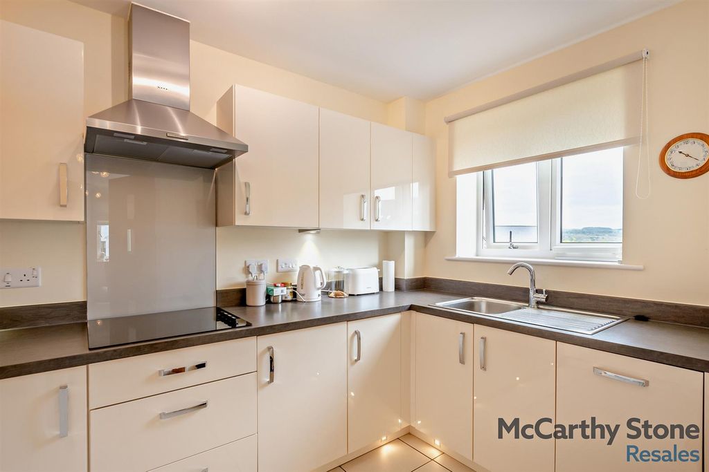 Additional image 7 of 2 bed flat for saleChesterton Court, Railway Road, Ilkley LS29