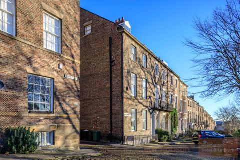 High Swinburne Place (R1), Room 1 (First Floor Rear), Summerhill Square, Newcastle Upon Tyne NE4, Room to rent