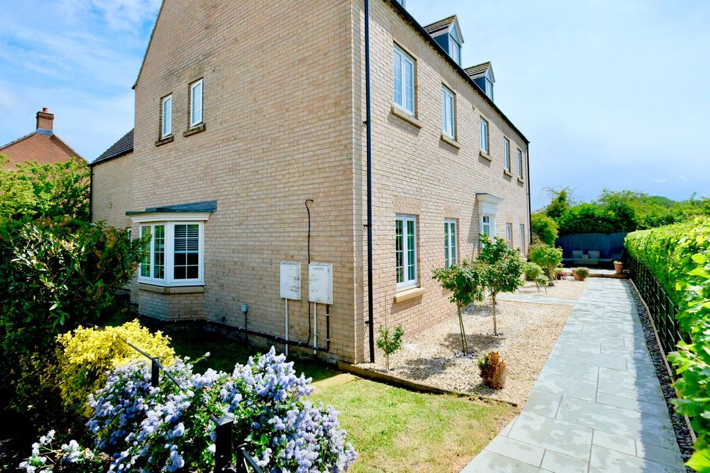 Additional image 30 of 6 bed detached house for saleJarwood Walk, Godmanchester, Huntingdon PE29