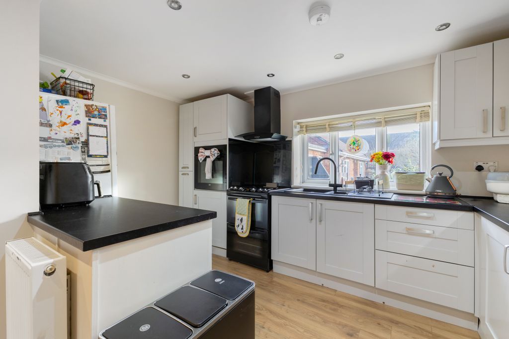 Additional image 8 of 3 bed semi-detached bungalow for salePriory Avenue, Hungerford RG17