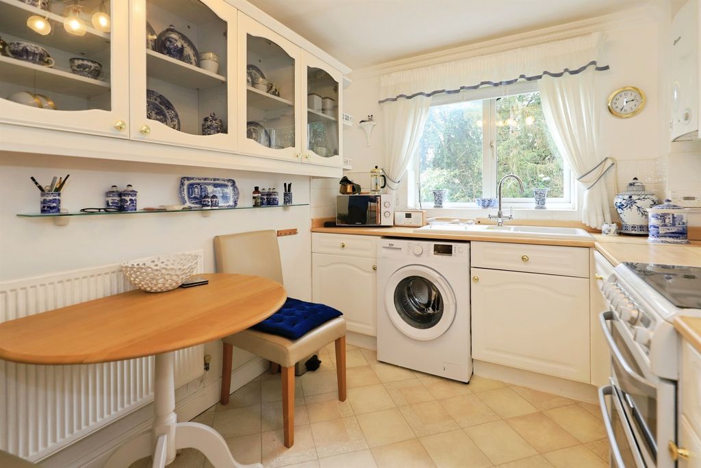 Additional image 15 of 2 bed flat for saleOldnall Road, Kidderminster DY10