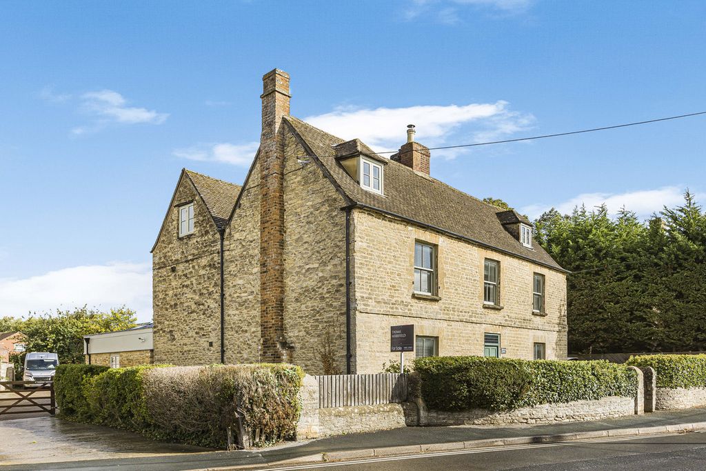 7 bed property for saleLyne Road, Kidlington OX5