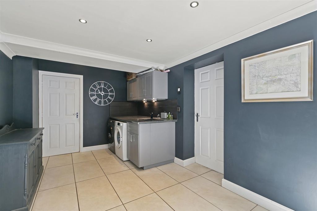 Additional image 12 of 5 bed property for saleCollege Drive, Ilkley LS29