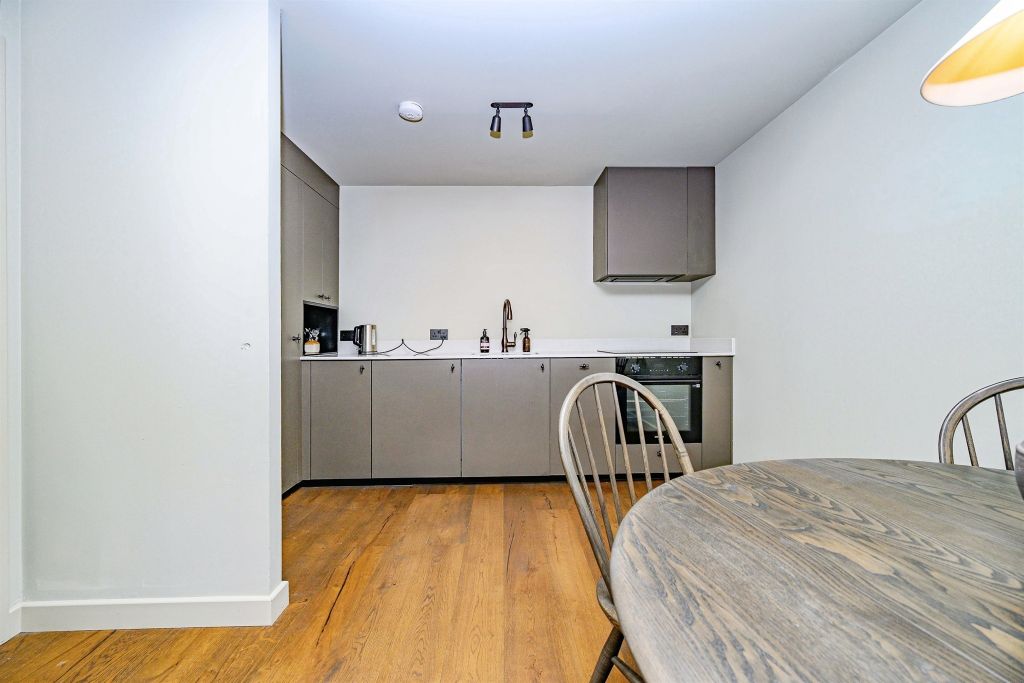 Additional image 7 of 2 bed flat for saleOvaltine Drive, Kings Langley WD4