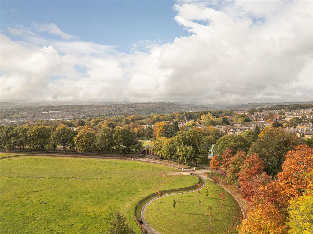 Additional image 69 of 6 bed semi-detached house for salePark Drive, Huddersfield HD1