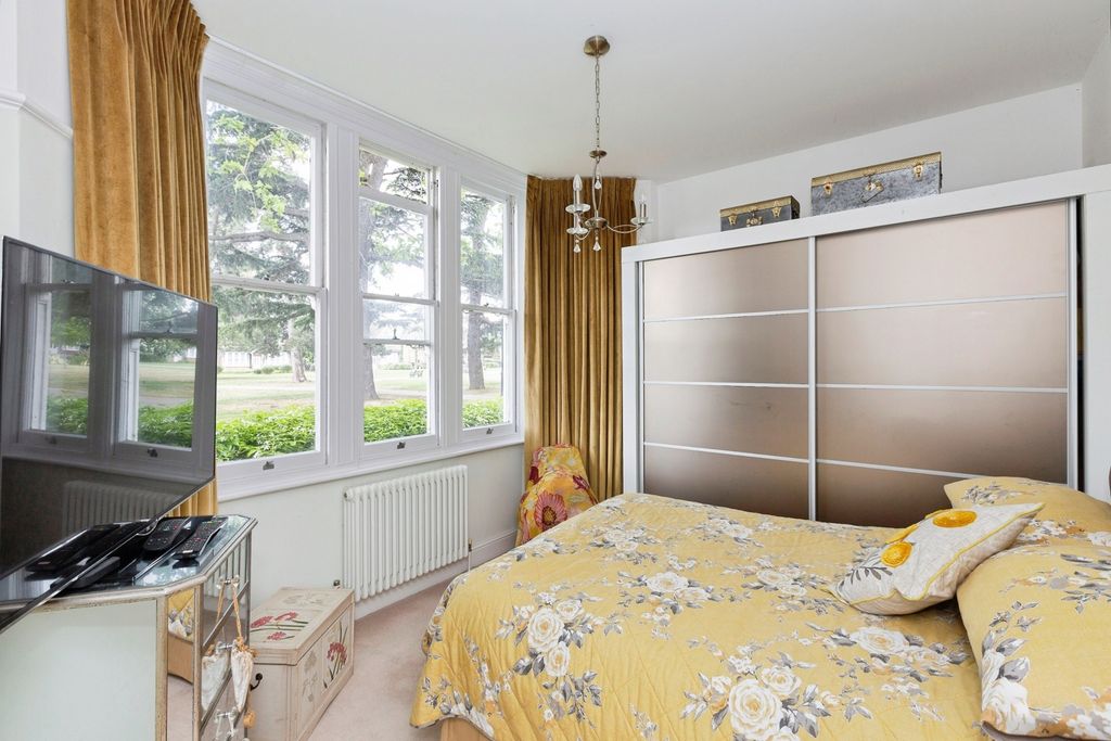 Additional image 8 of 2 bed maisonette for saleThomas Barnardo Way, Barkingside, Ilford IG6