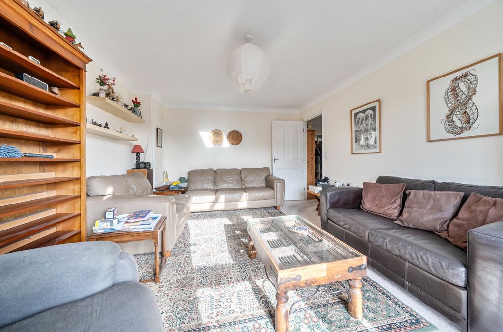 Additional image 2 of 2 bed flat for saleThurlow Grange, Newbury, Berkshire RG14