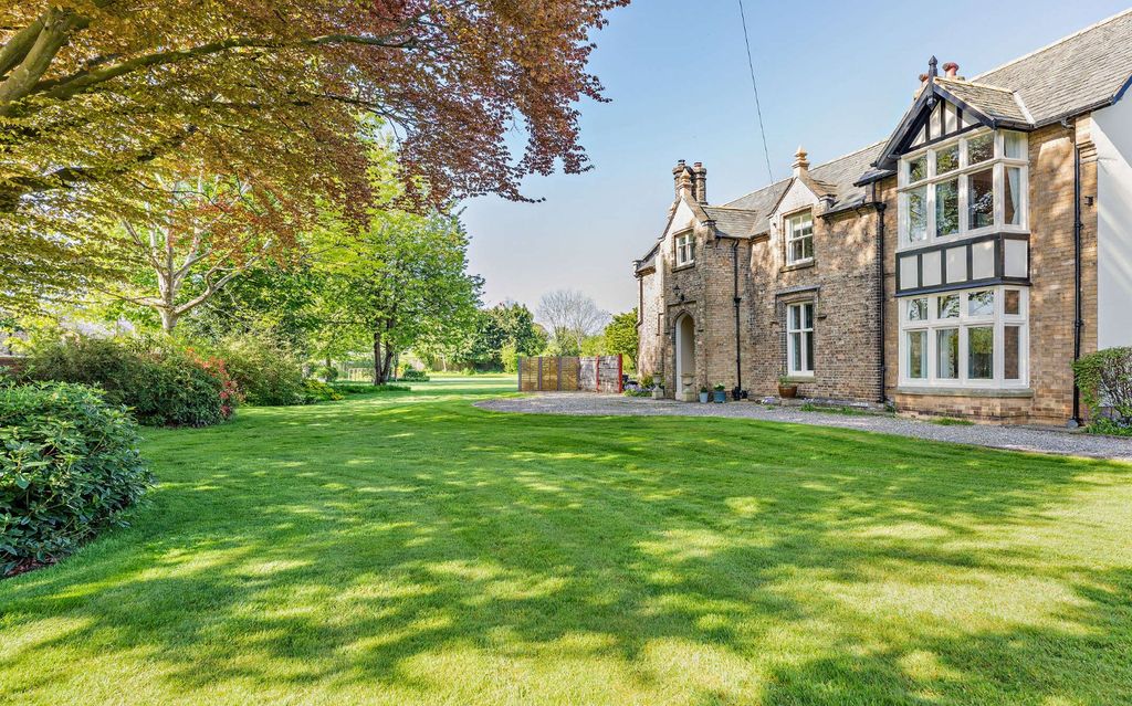 5 bed detached house for saleLlanfechain, Powys SY22