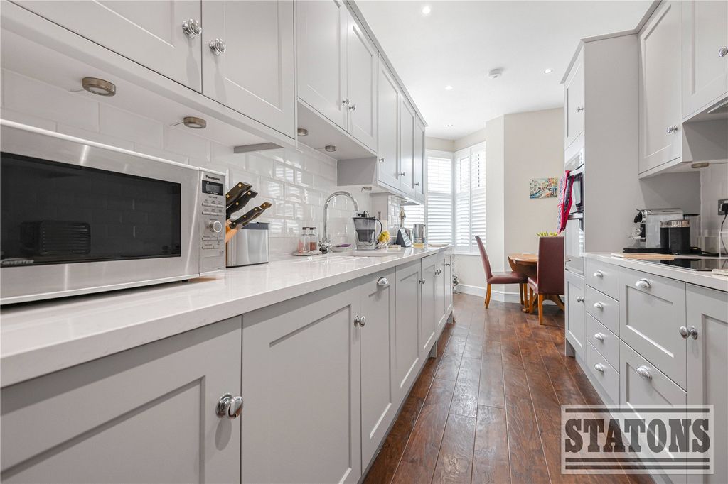 Additional image 10 of 2 bed flat for saleRydal Mount, Santers Lane, Potters Bar, Hertfordshire EN6
