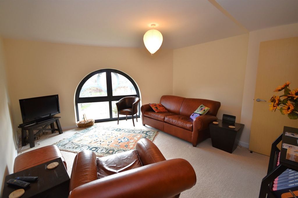 2 bed flat for salePavilion Way, Macclesfield SK10 photo 3