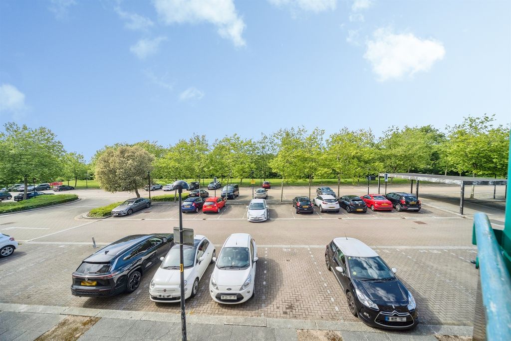 3 bed flat for saleNorth Row, Milton Keynes MK9