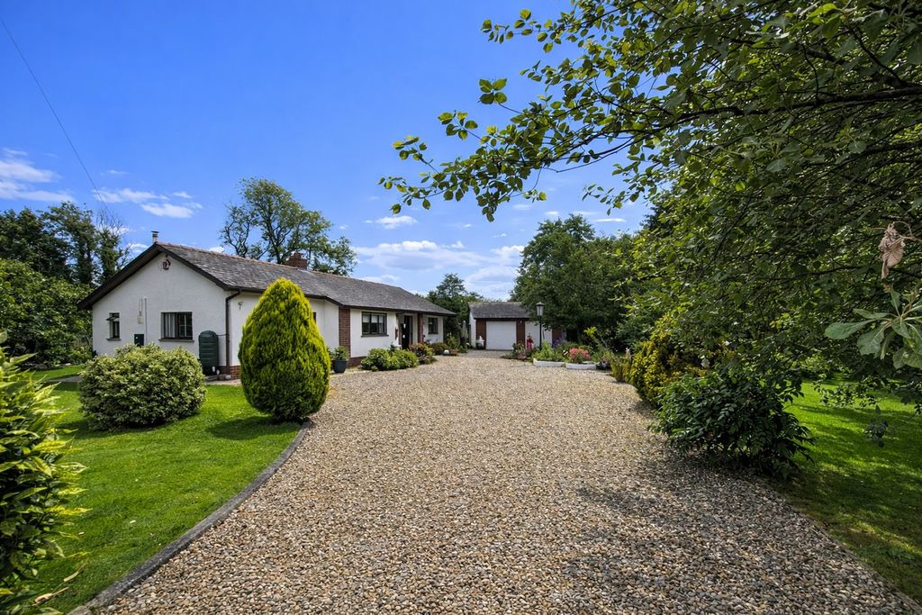 3 bed detached bungalow for saleCrugybar, Llanwrda SA19