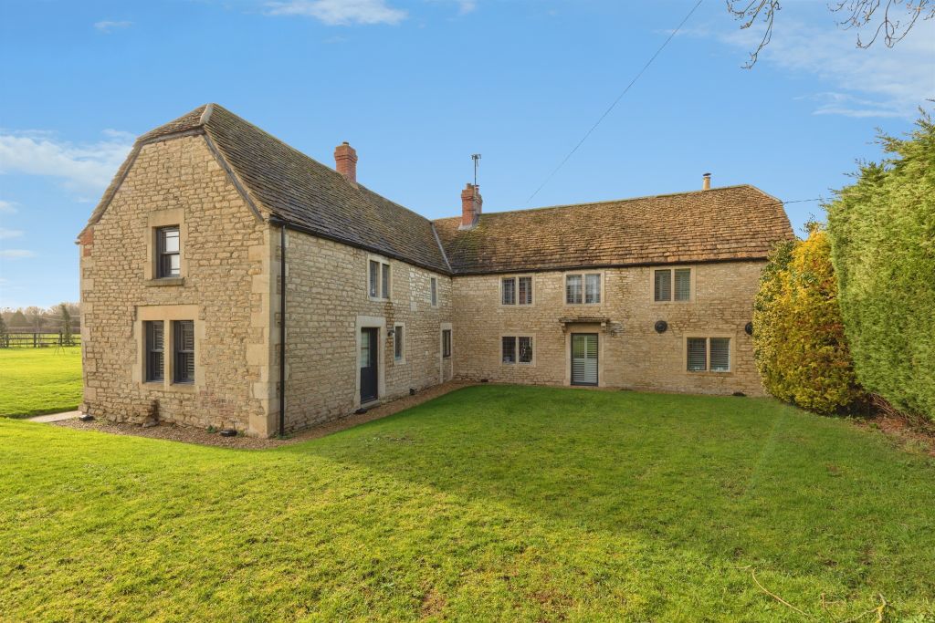 5 bed farmhouse for saleBowerhill, Melksham SN12