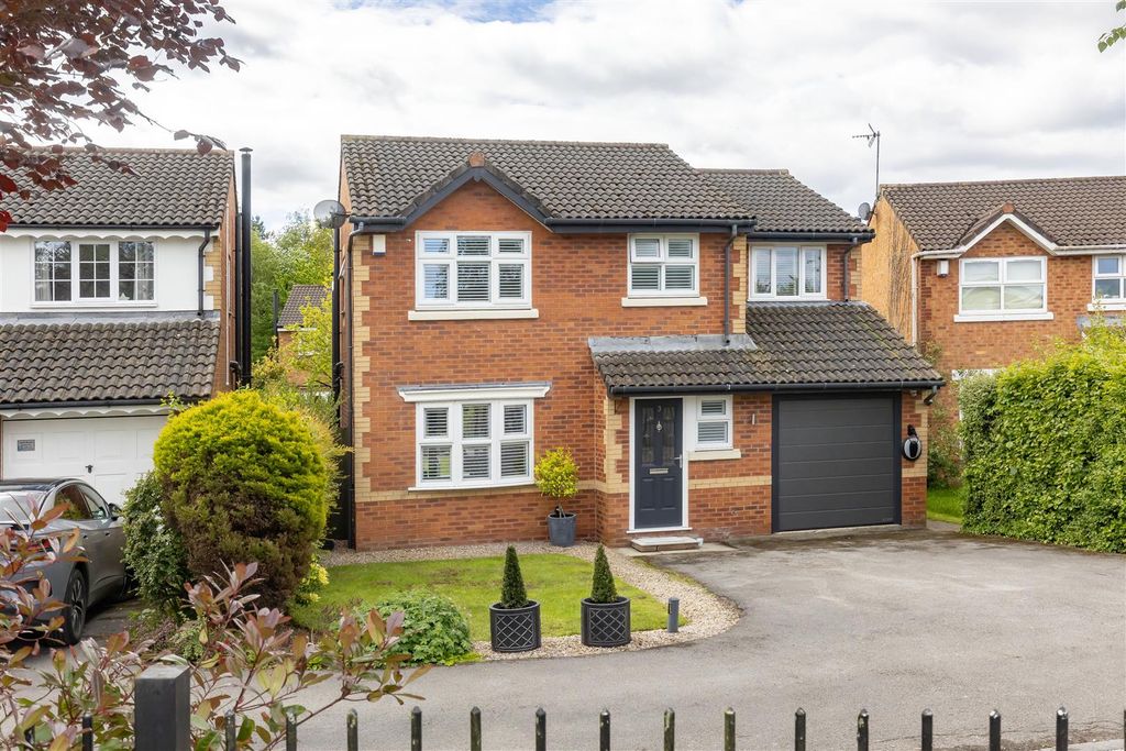4 bed detached house for saleHedgerows Road, Leyland PR25