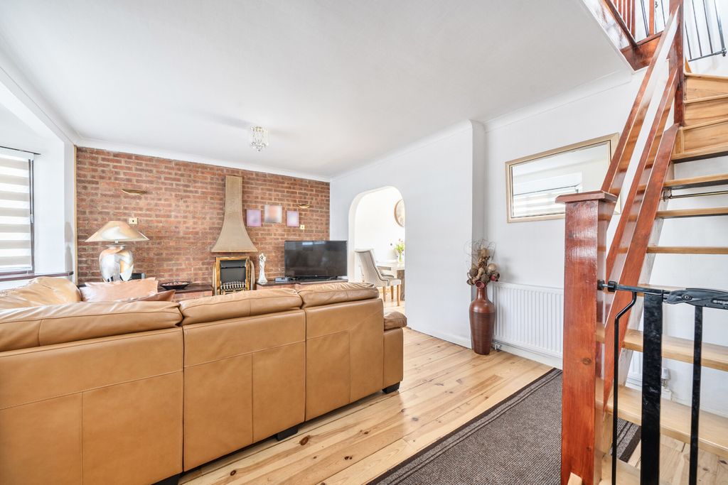 Additional image 12 of 4 bed semi-detached house for saleOldfields Circus, Northolt UB5