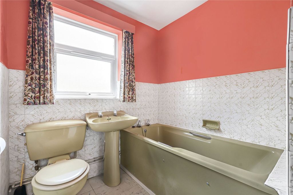 Additional image 13 of 2 bed flat for saleLower Street, Pulborough, West Sussex RH20