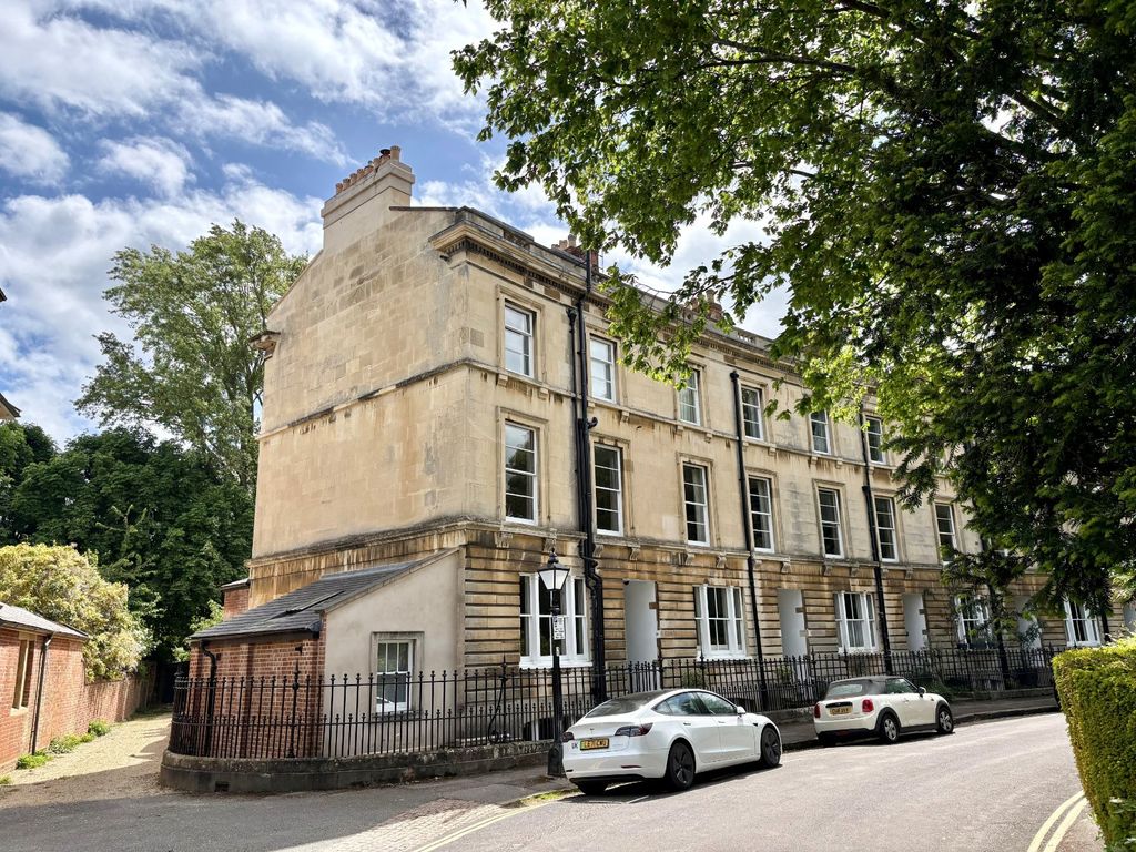 4 bed end terrace house for salePark Town, Oxford OX2