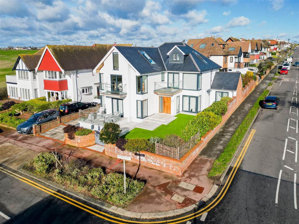 6 bed property for saleMarine Parade, Leigh-On-Sea SS9