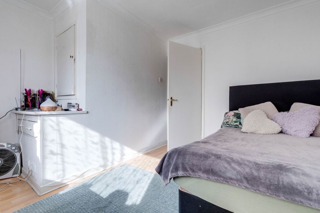 Additional image 8 of 2 bed maisonette for saleFlat, Pearson Court, Central Road, Morden SM4