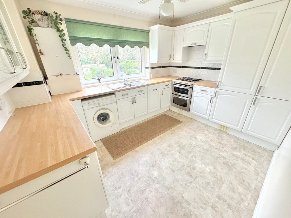 Additional image 8 of 2 bed flat for sale8 The Avenue, Poole BH13