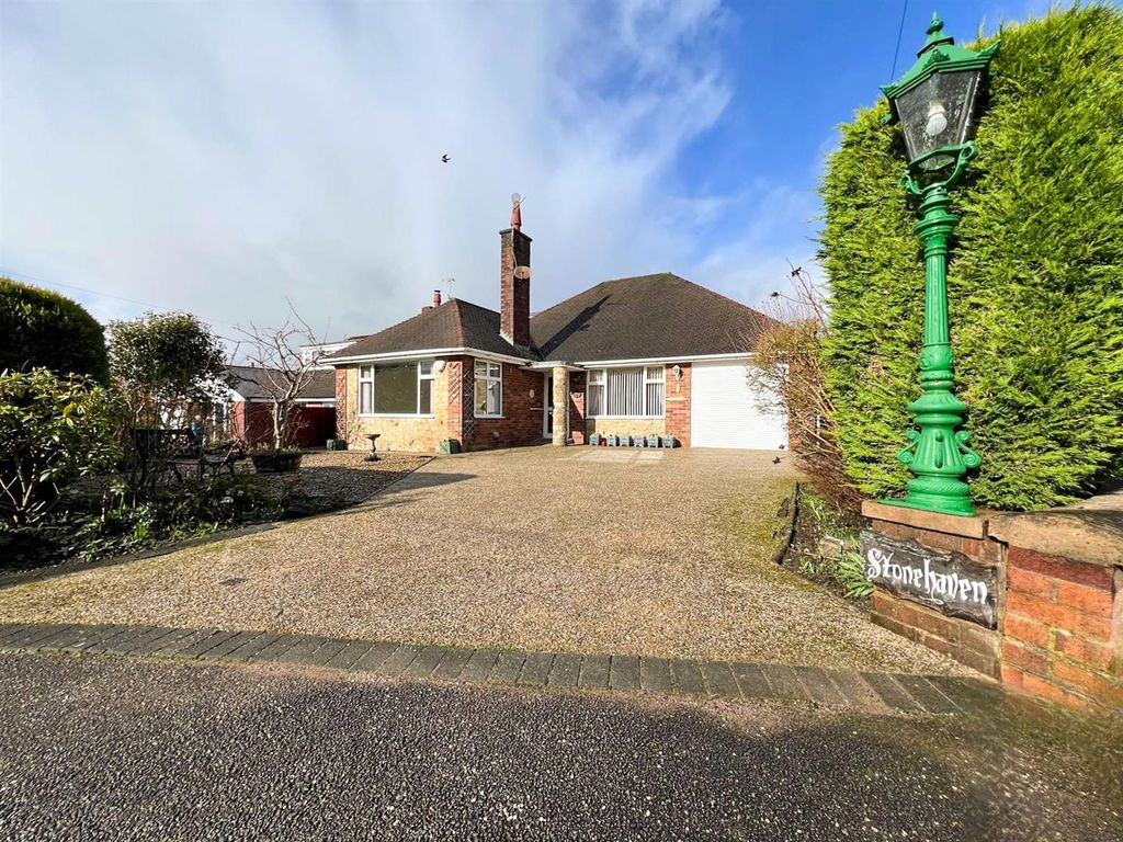 2 bed detached house for saleSpringfield Drive, Leek ST13