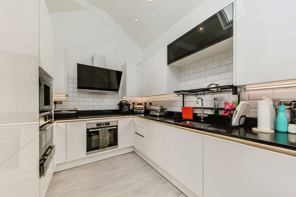 Additional image 3 of 4 bed bungalow for salePriory Lane, Macclesfield, Cheshire SK10