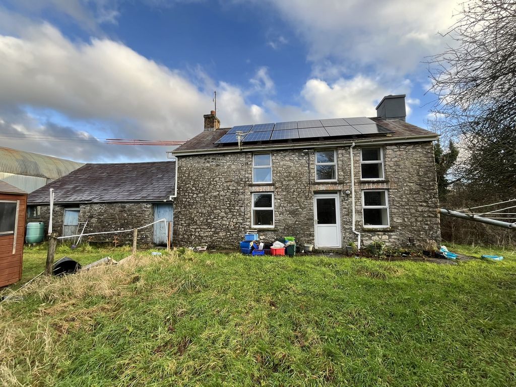 3 bed farm for saleCapel Isaac, Llandeilo, Carmarthenshire. SA19