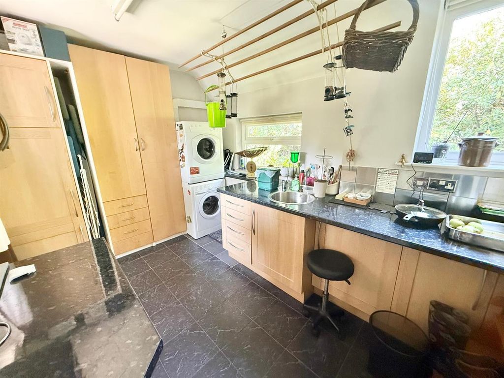 Additional image 18 of 5 bed detached house for salePark Lane, Macclesfield SK11