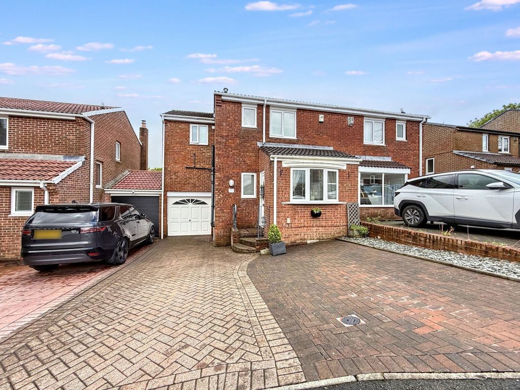 4 bed semi-detached house for saleDilston Close, Peterlee SR8