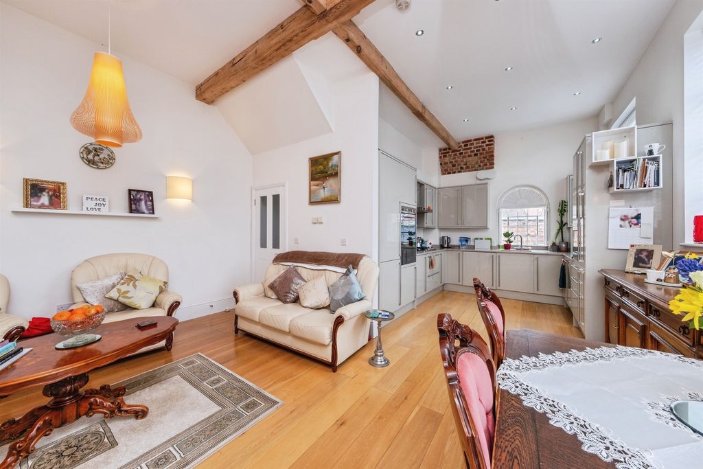 Additional image 6 of 3 bed semi-detached house for saleHigh Street, Newport Pagnell MK16