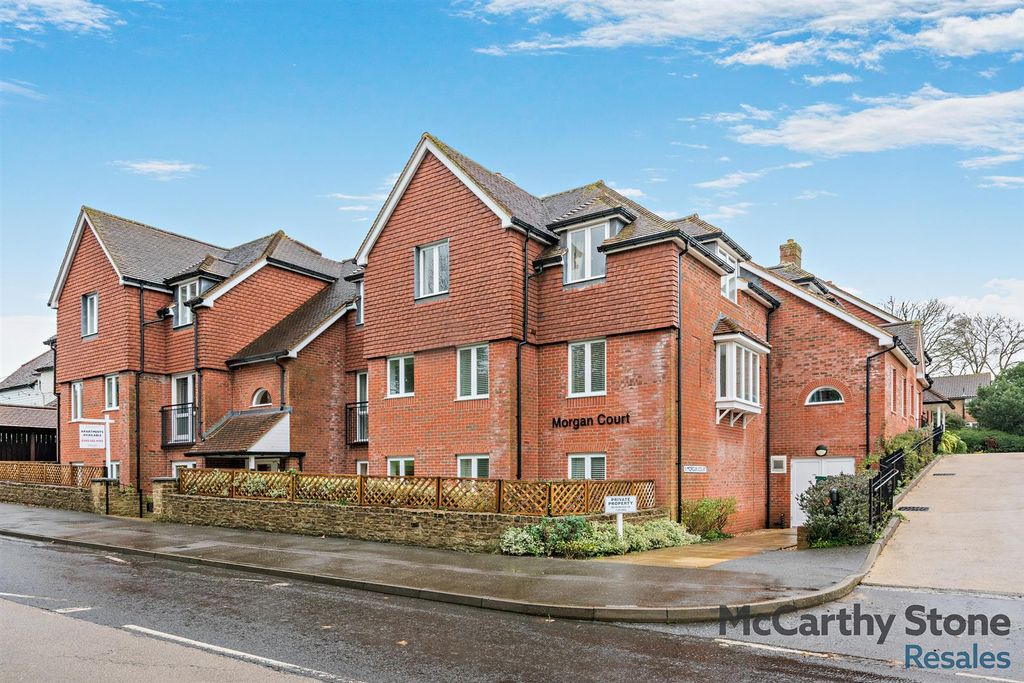 1 bed flat for saleMorgan Court, Station Road, Petworth, West Sussex GU28