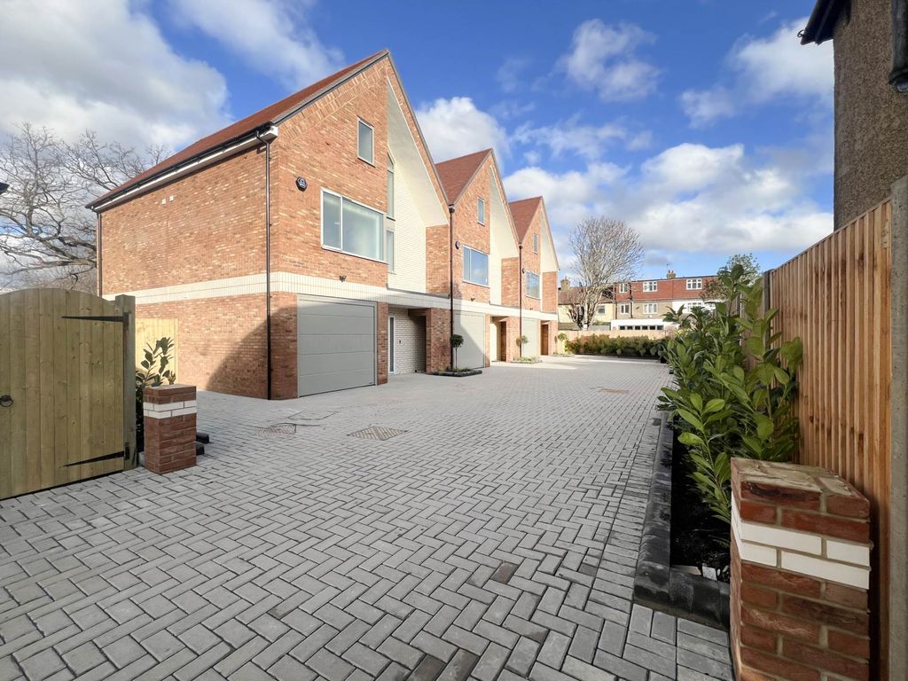 Additional image 2 of 4 bed terraced house for saleWoodfield Gardens, New Malden KT3
