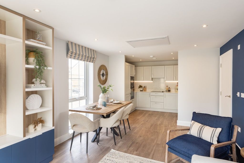 Additional image 2 of 2 bed flat for saleLymington Gate, Stanford Hill, Lymington SO41