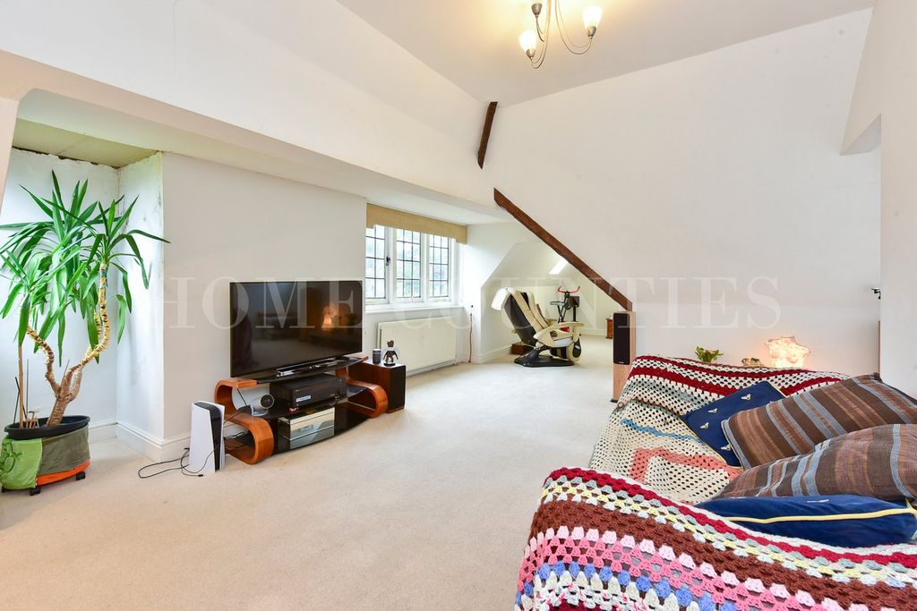2 bed flat for saleMutton Lane, Potters Bar EN6 photo 3