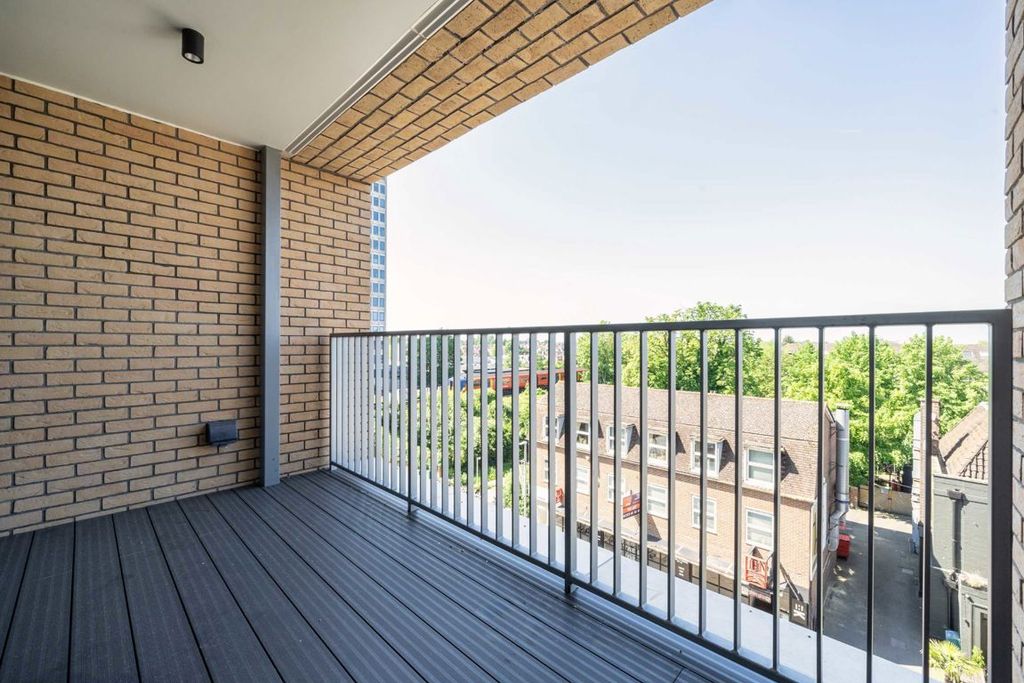Additional image 5 of 2 bed flat for saleCoombe Road, New Malden KT3