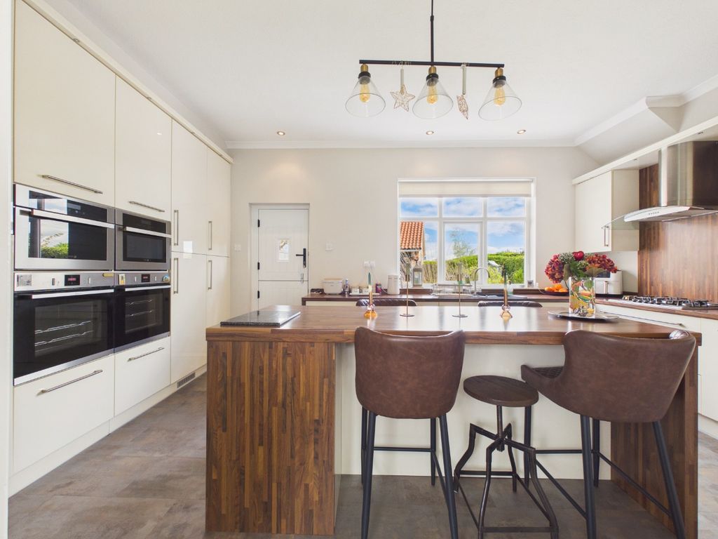 Additional image 3 of 3 bed detached house for saleSands Court, Low Street, North Ferriby HU14