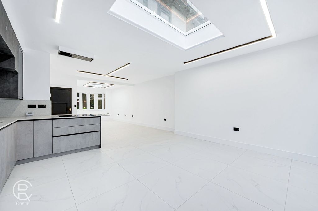 Additional image 8 of 5 bed semi-detached house for saleThe Heights, Northolt UB5