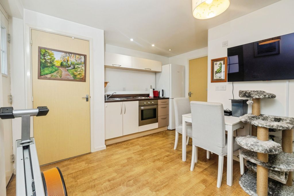Additional image 2 of 1 bed flat for salePitcairn Avenue, Lincoln LN2