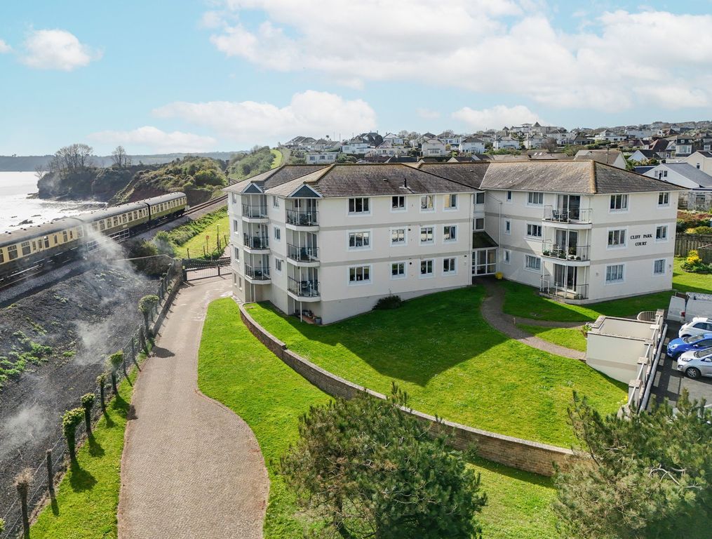 2 bed flat for saleCliff Park Court, Cliff Park Avenue, Goodrington, Paignton TQ4