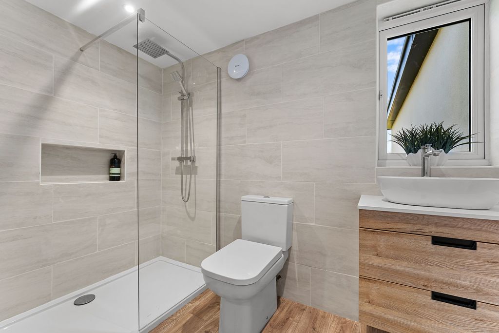 Additional image 20 of 4 bed property for saleChiltern Avenue, Macclesfield SK11
